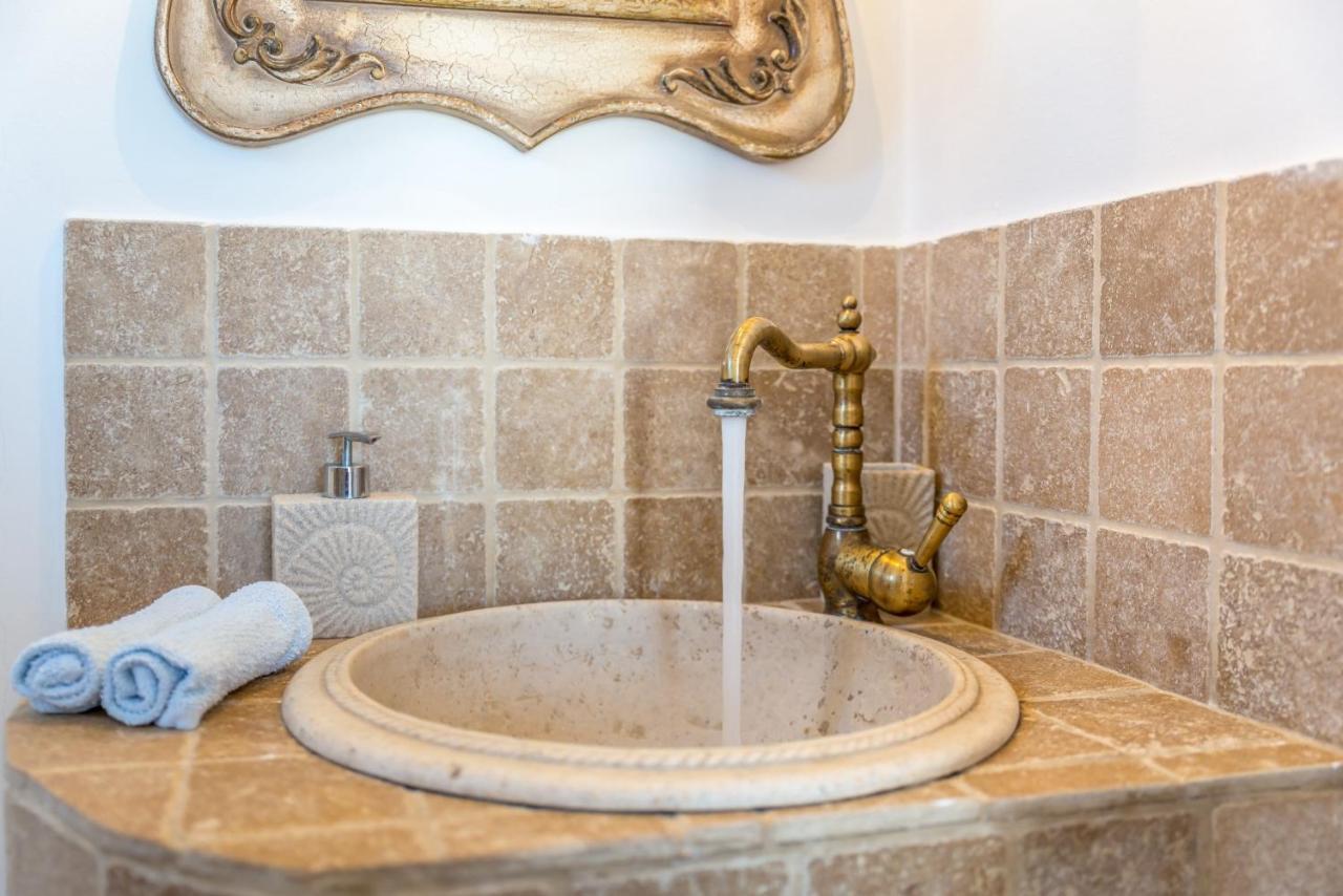 אדאמאס Kristen'S Studio & Apartments מראה חיצוני תמונה
