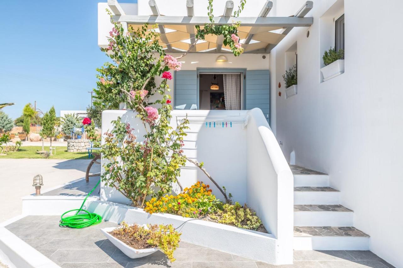 אדאמאס Kristen'S Studio & Apartments מראה חיצוני תמונה